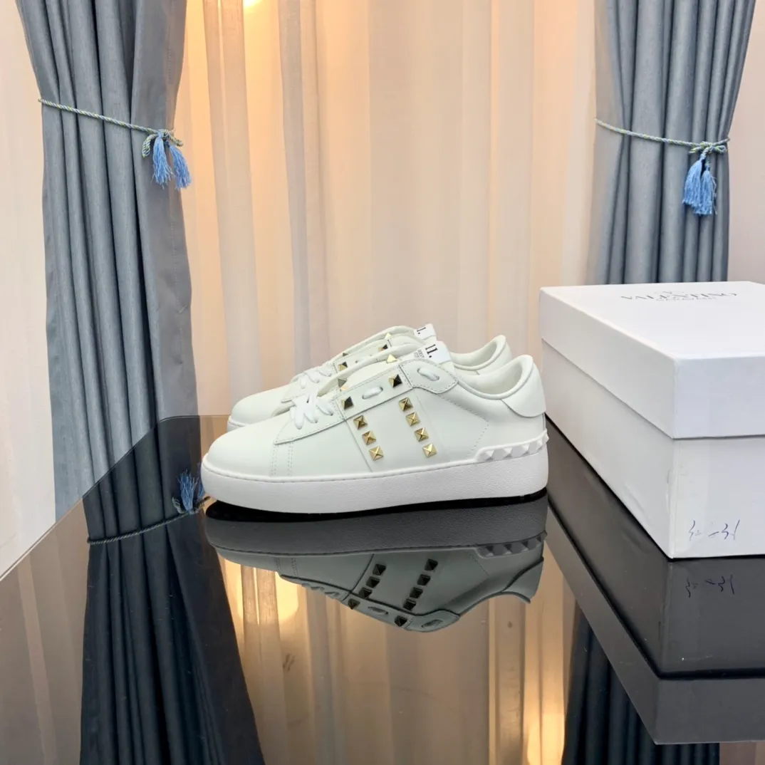 👟👟Ex-factory price 480👟👟 Women's Shoes Women's Clothing VALENTINO Valentino sneakers 21ss new letter sneakers white shoes lace-up sneakers Zhang Yixing's same rivet lace-up casual shoes sneakers The highest version on the market! All details are consistent with the original version. Buy the original 1:1 replica. Material: Original imported pebbled cowhide with VT original webbing. 3D printed color pattern. Inner lining: Imported cowhide lining. Cowhide foot pads. Outsole: exclusive molded T👟👟factory price U wear-resistant outsole. Strap: with rubber texture VLTN LOGO. Insole: genuine consistent rubber insole. Original box and full set of original packaging. Size: 35-40 (41🉑️Customized, non-refundable) 38-44 (45🉑️Customized, non-refundable)